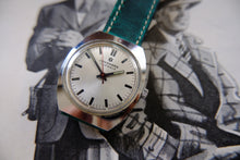 Load image into Gallery viewer, Vintage Junghans 17 Jewels Cal. 620 Mechanical Watch